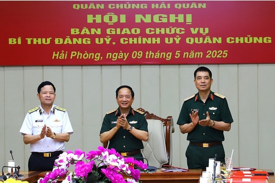 Bàn giao chức vụ Bí thư Đảng ủy, Chính ủy Quân chủng Hải quân