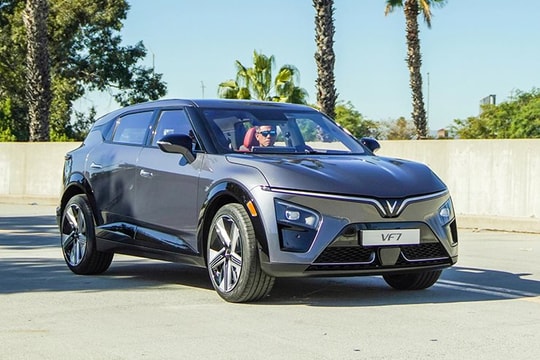 Vì sao VinFast VF 7 là chiếc SUV mang lại nhiều cảm xúc nhất tầm giá dưới 1 tỷ đồng?