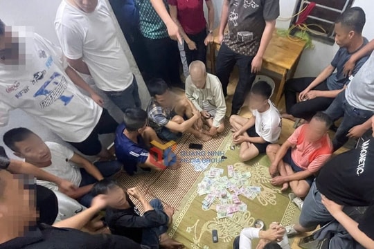 Khởi tố 18 đối tượng của 2 ‘xới’ bạc