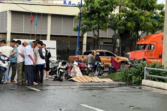 Tài xế lái container rời đi sau khi gây tai nạn chết người
