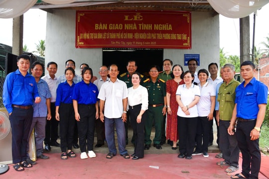 Bàn giao 6 căn nhà tình nghĩa ở Bến Tre