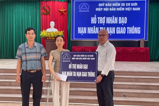 Trao 75 triệu đồng hỗ trợ nhân đạo cho các nạn nhân tai nạn giao thông tại Ứng Hòa - Hà Nội