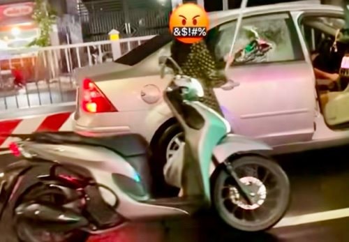 Xác minh người phụ nữ chặn xe ô tô để đập phá