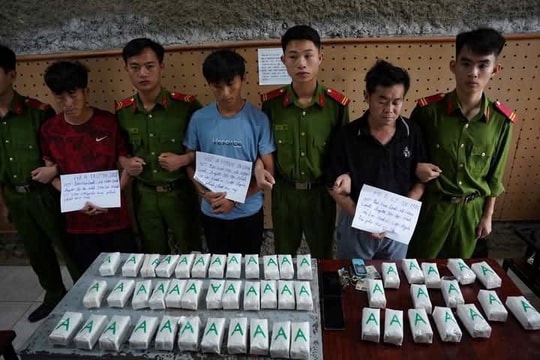 Điện Biên: Bắt giữ 3 đối tượng vận chuyển 17 bánh ma túy tổng hợp
