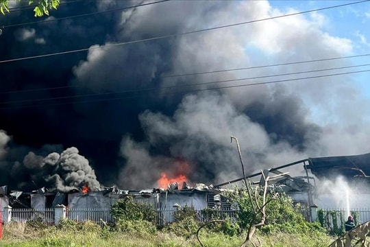 Bình Dương: Cháy lớn trong khu công nghiệp Sóng Thần 3