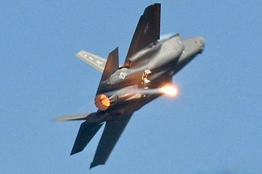 Tiêm kích F-35 tối tân suýt bị bắn hạ bởi tên lửa của Houthi