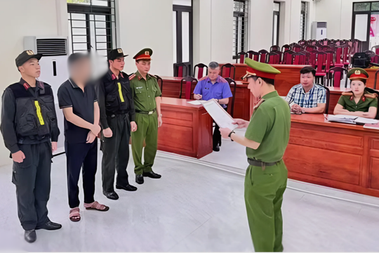 Khởi tố đối tượng khai thác cát trái phép trên sông Chảy