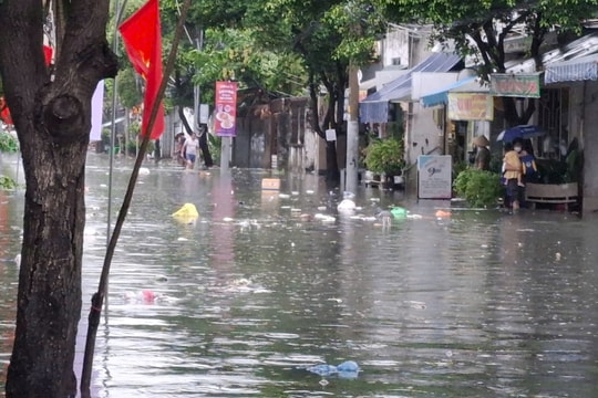 Chợ Thủ Đức cứ mưa là ngập, cơ quan chức năng nói gì?