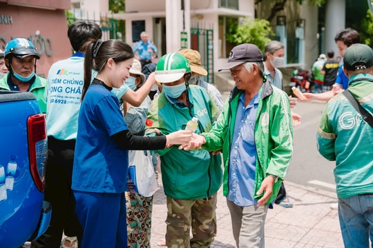 Chút dịu mát giữa nắng hè, Long Châu lan tỏa yêu thương