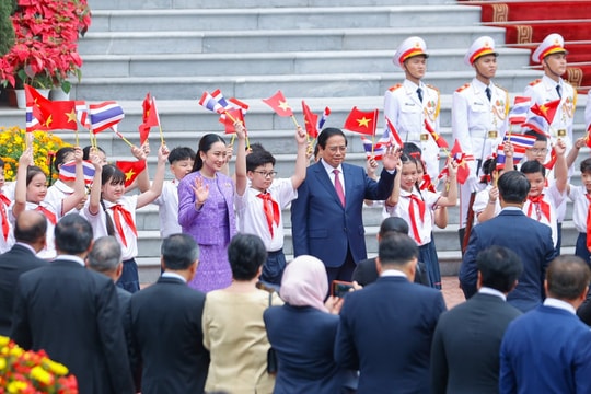 Thủ tướng Phạm Minh Chính chủ trì lễ đón chính thức Thủ tướng Thái Lan thăm Việt Nam