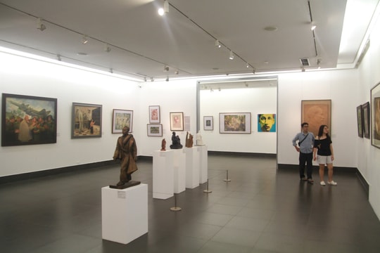 Triển lãm chuyên đề "Hồ Chí Minh trong nghệ thuật tạo hình"