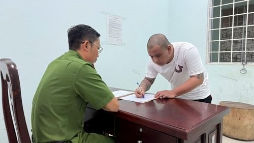 Khởi tố đối tượng tàng trữ trái phép chất ma tuý