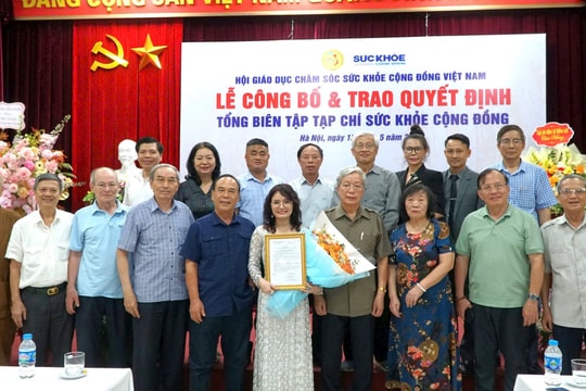Công bố quyết định Tổng Biên tập Tạp chí Sức khỏe Cộng đồng