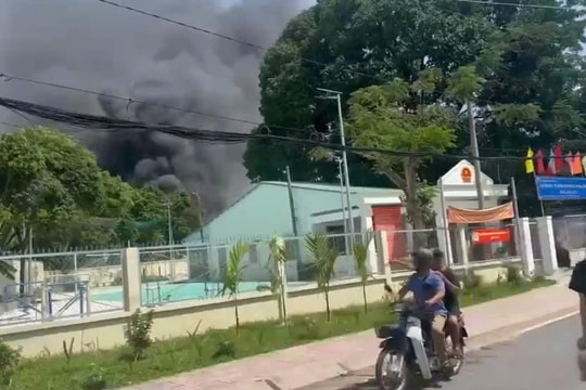 Cháy xưởng sản xuất nội thất, nhiều tài sản bị thiêu rụi