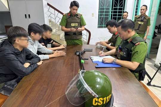 Bắt giữ nhóm thiếu niên mang súng tự chế, lái xe lạng lách, đánh võng trên đường