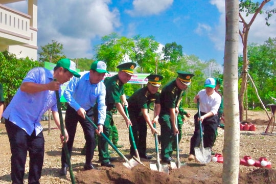 Đắk Lắk: Trồng hơn 5000 cây xanh nhân kỷ niệm 135 năm Ngày sinh Chủ tịch Hồ Chí Minh