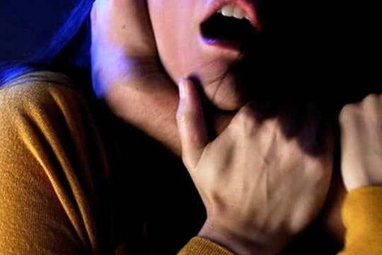 Thiếu nữ lớp 8 sát hại mẹ nuôi để tự do quan hệ với 2 người bạn trai