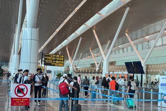 Nhà ga T3 Tân Sơn Nhất lần đầu phục vụ hơn 100 chuyến bay