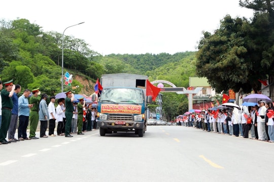Đón 76 hài cốt liệt sĩ quân tình nguyện, chuyên gia Việt Nam hy sinh tại Lào