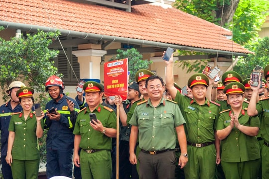 Xử lý nghiêm các hành vi dán tờ rơi quảng cáo "bẩn"