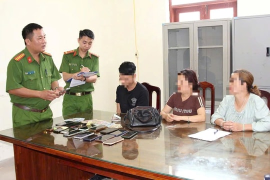 Dàn cảnh trộm cắp khi người dân chiêm bái xá lợi Đức Phật