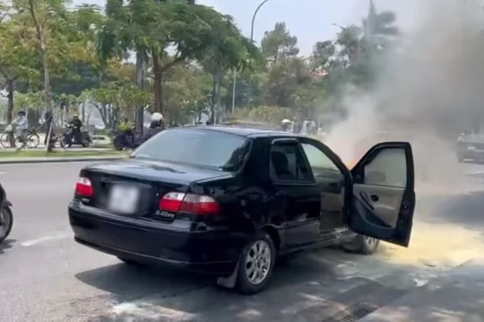 Khống chế kịp thời vụ cháy ô tô giữa trưa nắng