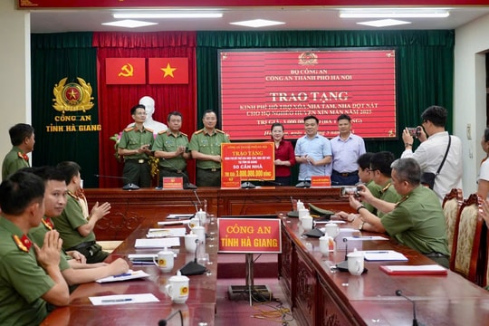 Công an Hà Nội hỗ trợ tỉnh Hà Giang 3 tỷ đồng xóa nhà tạm, nhà dột nát