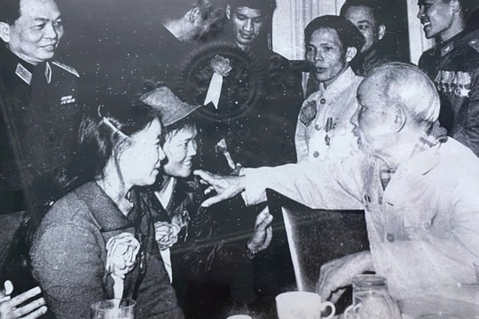 Nữ anh hùng Ngô Thị Tuyển và ký ức những lần gặp Bác Hồ