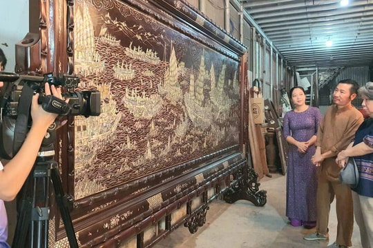 Người tái hiện lịch sử dân tộc qua từng tác phẩm nghệ thuật