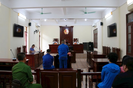 Xét xử 2 bị cáo mua bán, tàng trữ ma túy