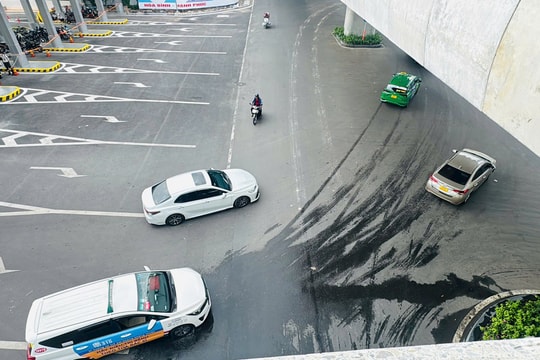 Ô tô chạy bát nháo trước Nhà ga T3: Sẽ điều chỉnh các làn xe