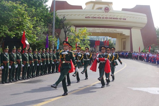 Đón nhận 12 hài cốt liệt sĩ hy sinh tại Lào về nước