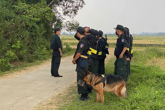Huy động chó nghiệp vụ truy bắt nghi phạm giết người