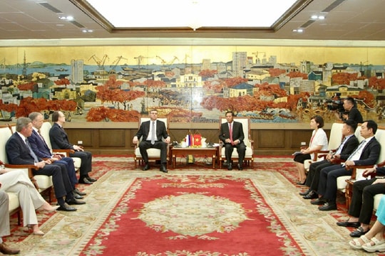 Chủ tịch TP. Hải Phòng tiếp Thống đốc tỉnh Vladimir và Đại sứ Liên bang Nga