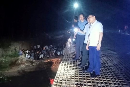 7 học sinh gặp nạn do lũ cuốn