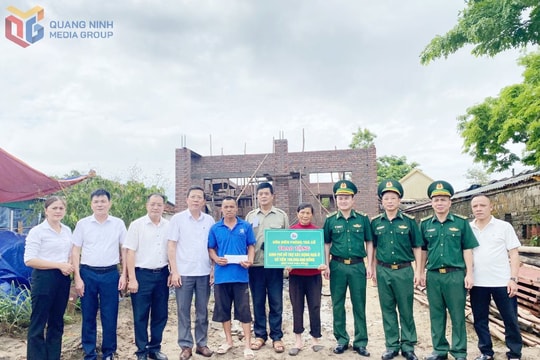 Đồn Biên phòng Trà Cổ hỗ trợ hộ khó khăn 100 triệu đồng xây dựng nhà ở