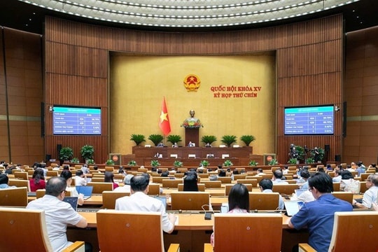 Quốc hội thảo luận về miễn học phí đối với trẻ em mầm non, học sinh phổ thông