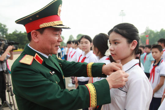 200 học sinh giỏi tiêu biểu Thủ đô năm học 2024-2025 báo công dâng Bác