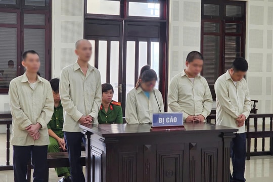 Bán ma túy để có tiền tiêu xài, 5 bị cáo lĩnh án