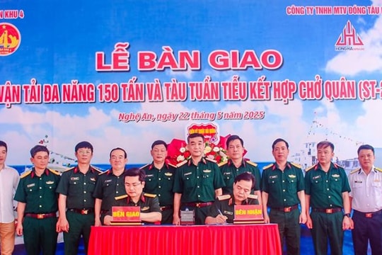Quân khu 4 tiếp nhận bàn giao tàu vận tải đa năng và tàu tuần tiễu kết hợp chở quân