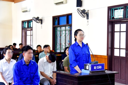 Nhóm đối tượng vận chuyển tiền tệ qua biên giới lĩnh án