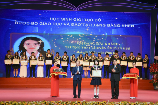 Tuyên dương 851 học sinh giỏi tiêu biểu Thủ đô năm học 2024-2025