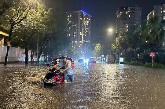 Thành phố Vũng Tàu ngập sâu do mưa lớn