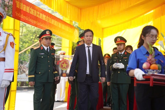 Truy điệu và an táng 10 hài cốt liệt sĩ hy sinh tại nước bạn Lào