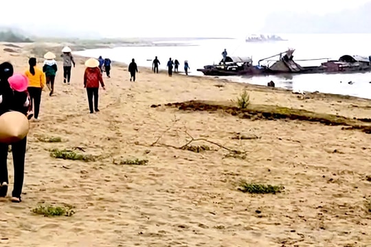 Đình chỉ 2 tháng, phạt gần 250 triệu doanh nghiệp khai thác cát