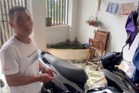 Bắt giữ đối tượng cướp điện thoại của người đi đường