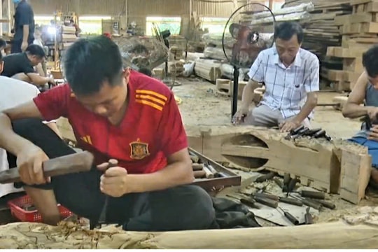 Người nghệ nhân giữ lửa cho nghề mộc cổ truyền