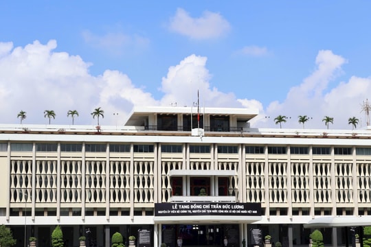 TP.HCM treo cờ rủ trong thời gian Quốc tang nguyên Chủ tịch nước Trần Đức Lương