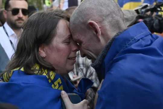 Nga và Ukraine bắt đầu cuộc trao đổi tù nhân quy mô lớn