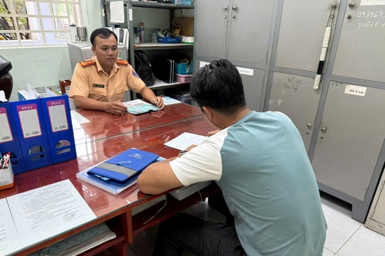 Vượt đèn đỏ, tài xế xe ô tô bị phạt 19 triệu đồng